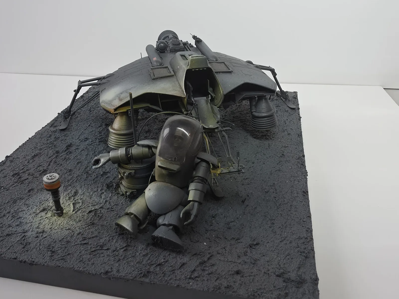 Original front photograph of my Hornisse diorama with its open cockpit and seated armoured pilot